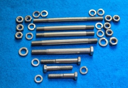 Triumph T120 1969 to 72 Crankcase stud + bolt set T120-69-72